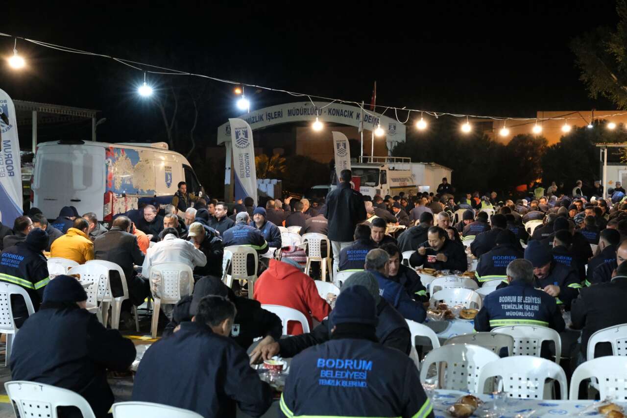 Başkan Tamer Mandalinci Temizlik İşleri Personeliyle Sahurda Buluştu 8